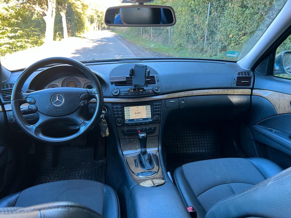 Mercedes Benz E 320 2007 — interior