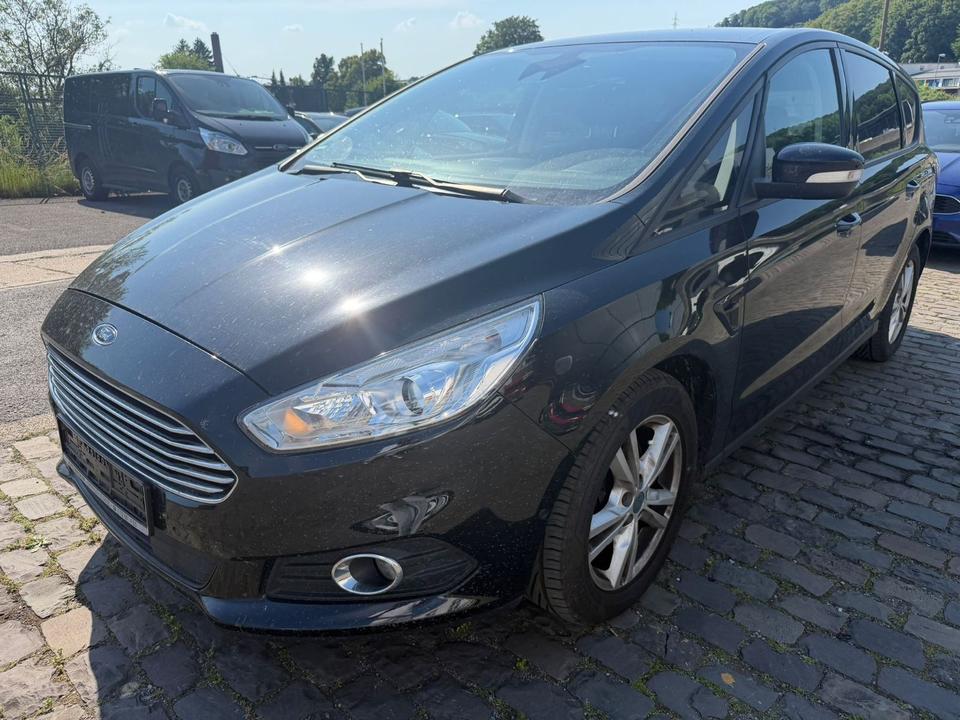 Ford S-Max 2015 — вигляд ззаду