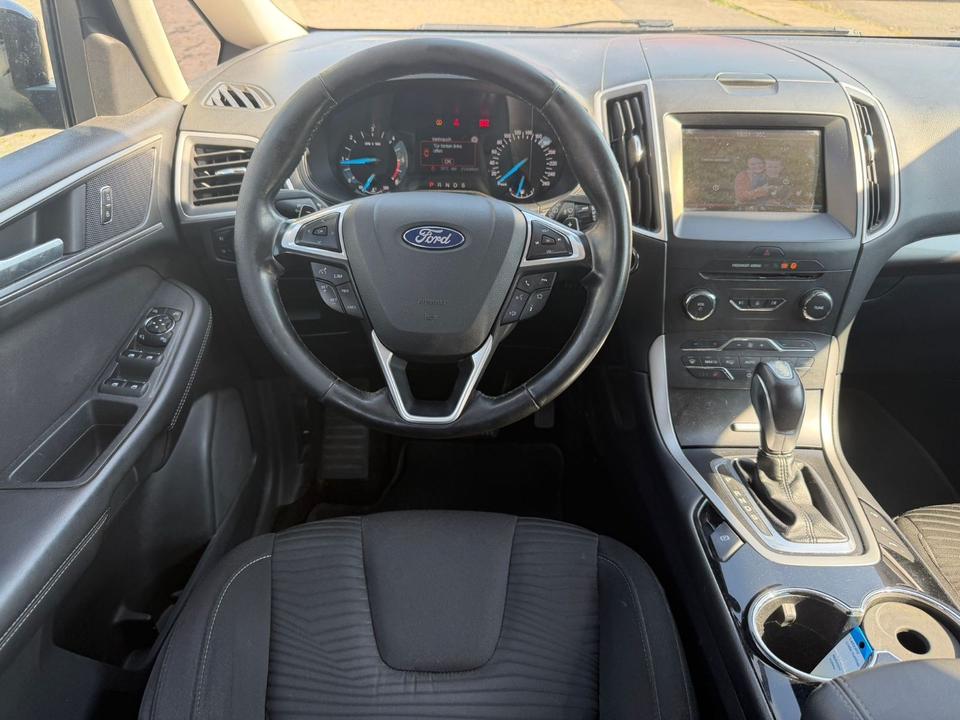 Ford S-Max 2015 — салон