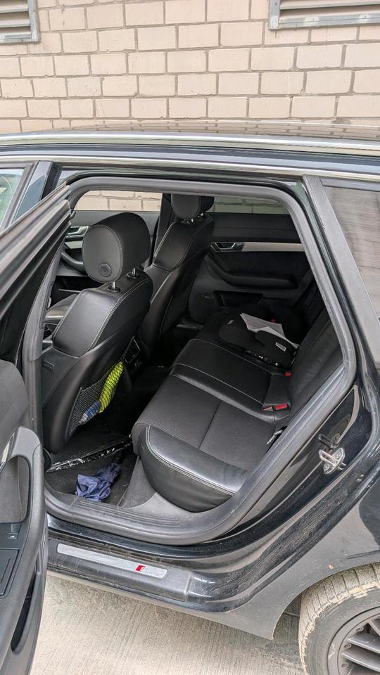 Audi A6 2010 — photo 12