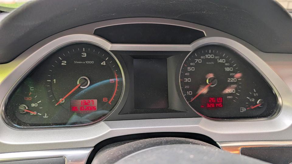 Audi A6 2010 — photo 8