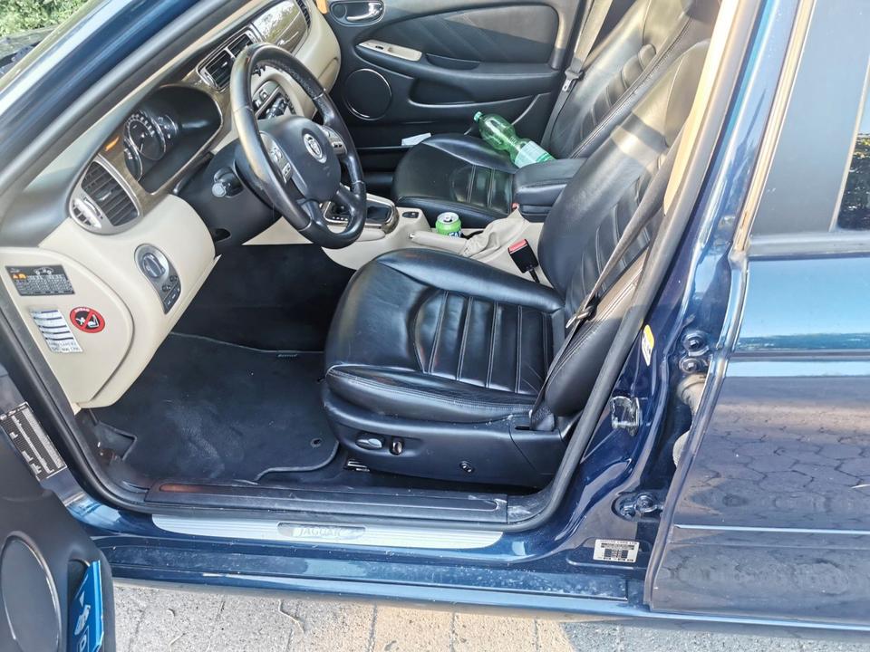 Jaguar S Type 2010 — photo 7