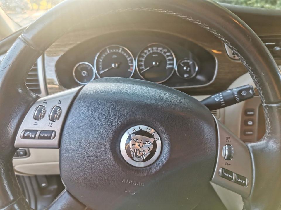 Jaguar S Type 2010 — photo 8