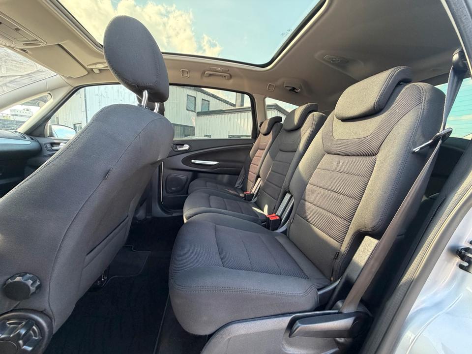 Ford S-Max 2011 — photo 11