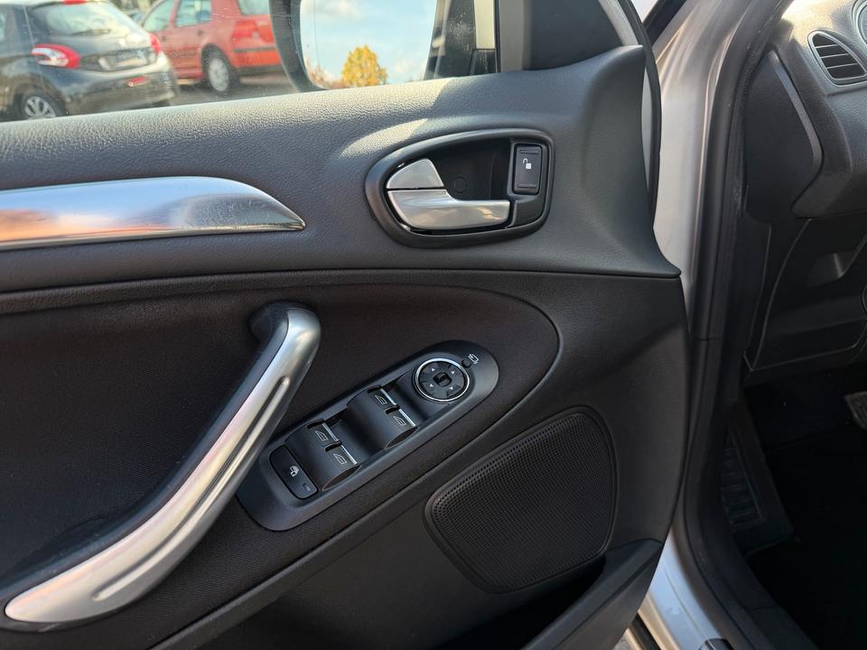 Ford S-Max 2011 — photo 14