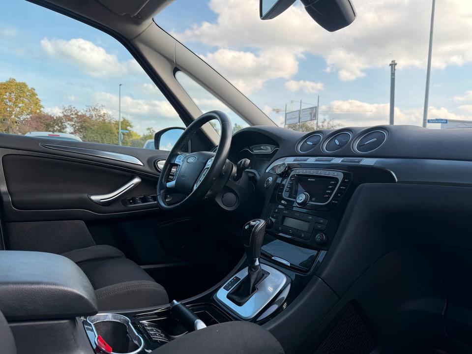 Ford S-Max 2011 — photo 19