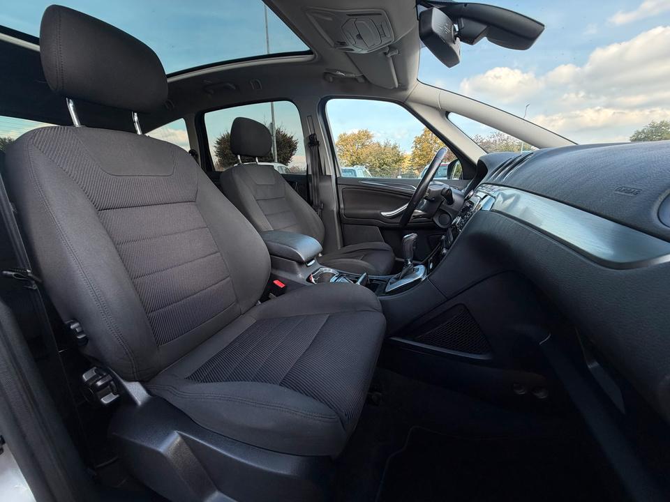 Ford S-Max 2011 — photo 20