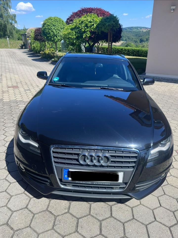 Audi A4 2011 — вигляд ззаду