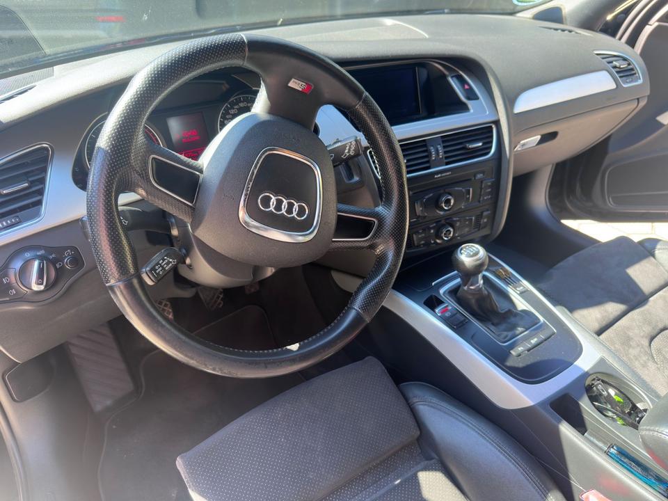 Audi A4 2011 — двигун
