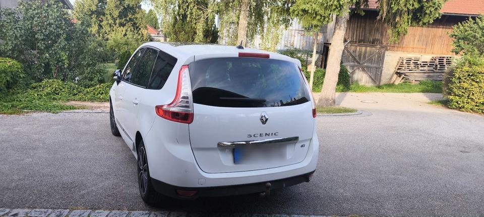 Renault Grand Scenic 2012 — interior