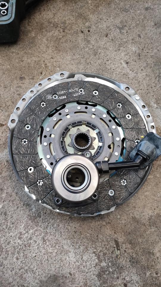 Ford S-Max 2011 — photo 9
