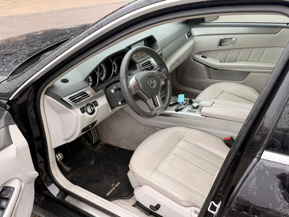 Mercedes Benz E 250 2013 — вигляд ззаду