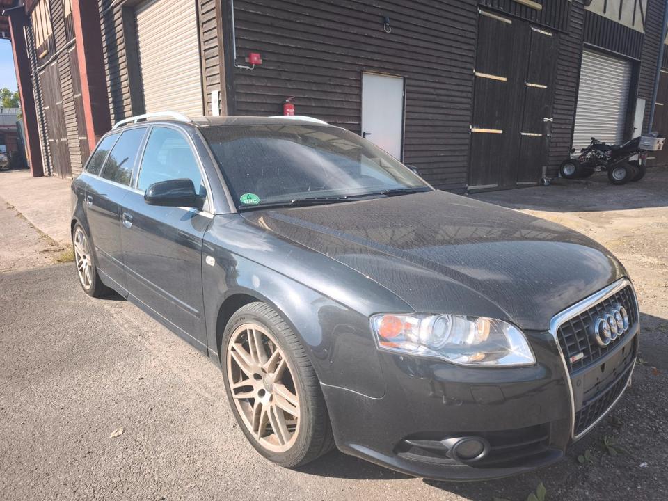 Audi A4 2006 — салон