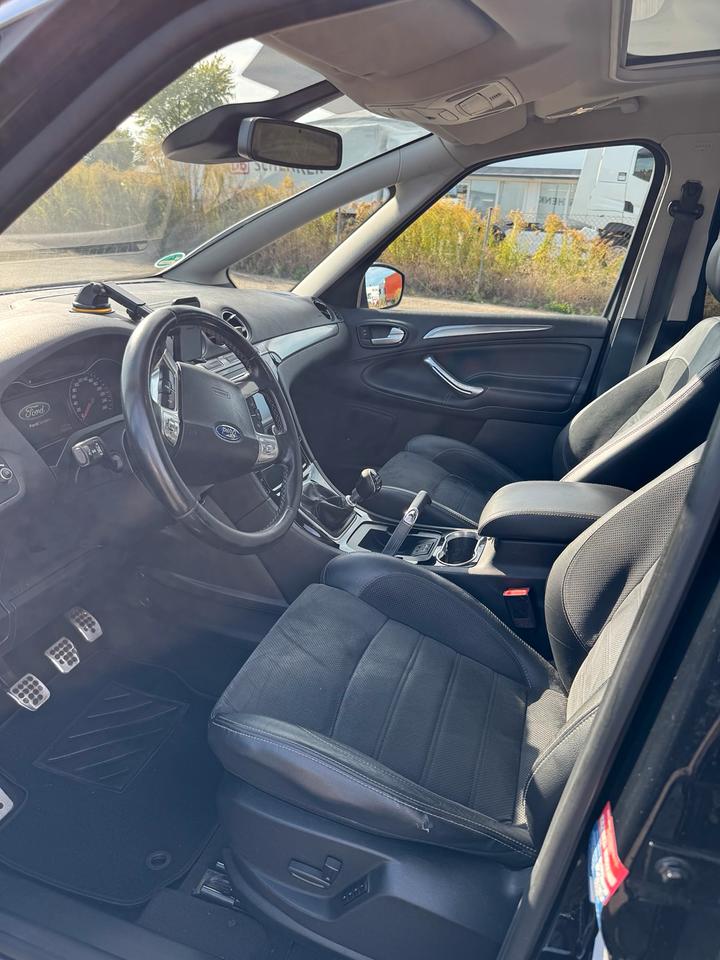 Ford S-Max 2013 — photo 13