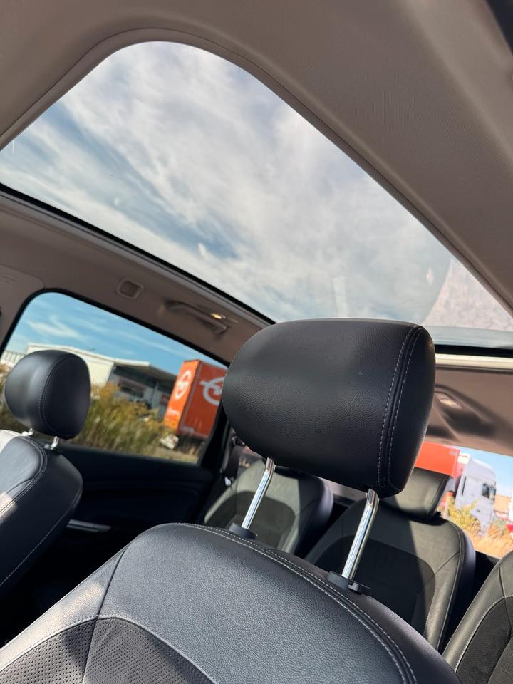 Ford S-Max 2013 — photo 15