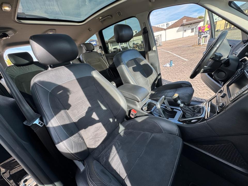 Ford S-Max 2013 — photo 17