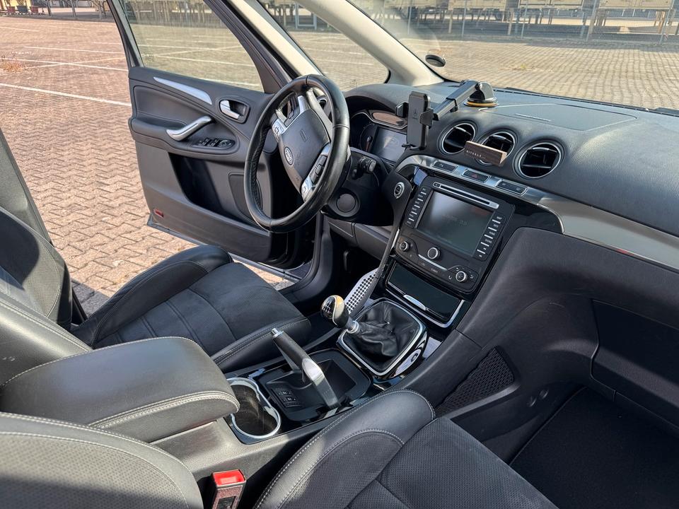 Ford S-Max 2013 — photo 18