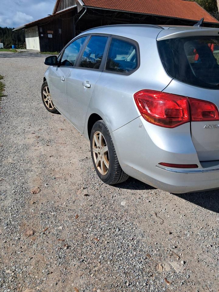 Opel Astra 2013 — photo 11