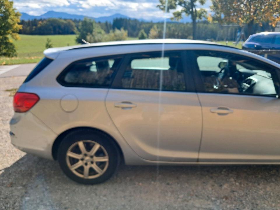 Opel Astra 2013 — photo 12