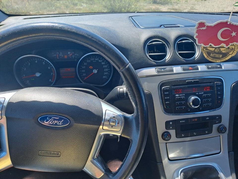 Ford S-Max 2011 — photo 8