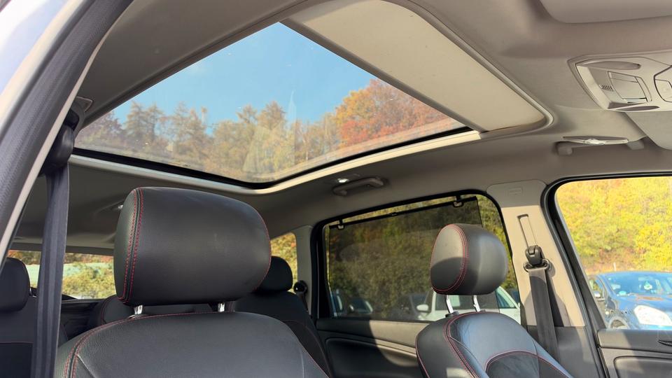 Ford S-Max 2011 — photo 11