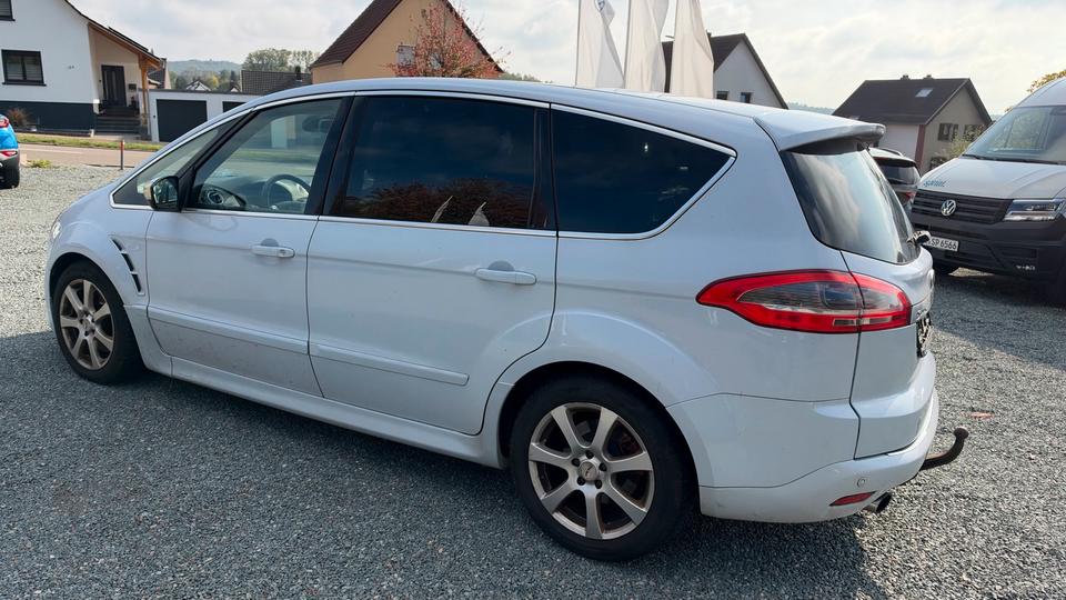 Ford S-Max 2011 — rear view