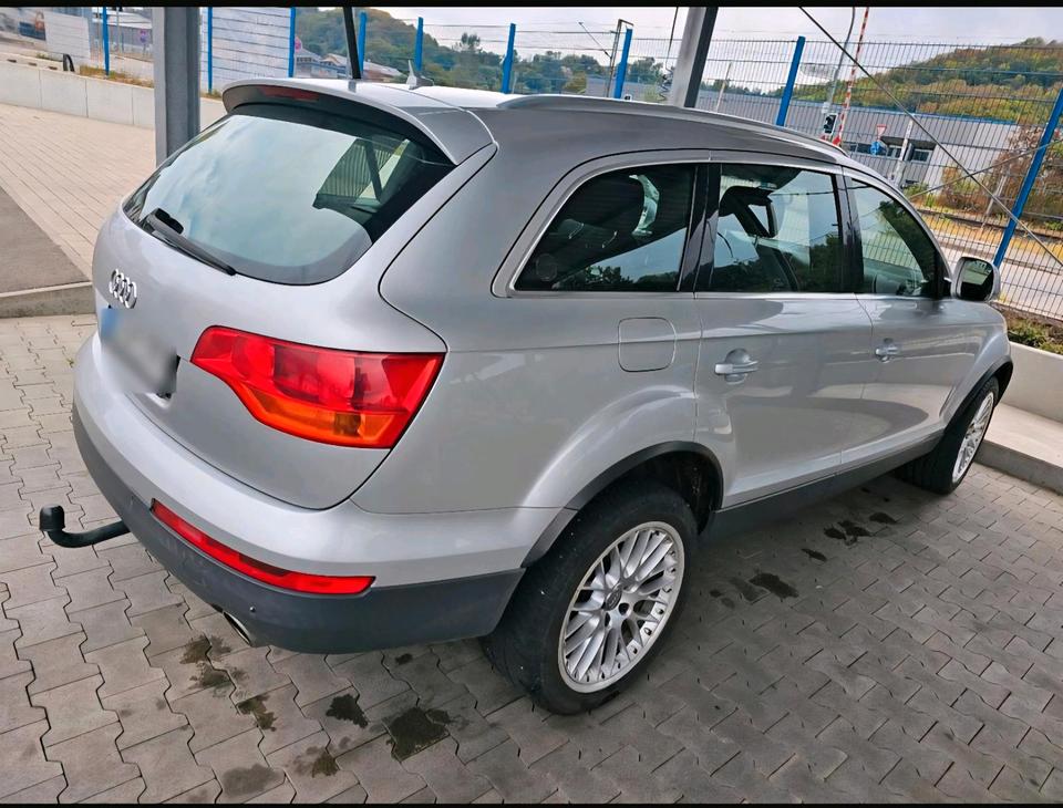 Audi Q7 2008 — rear view
