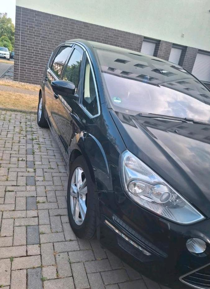 Ford S-Max 2010 — rear view