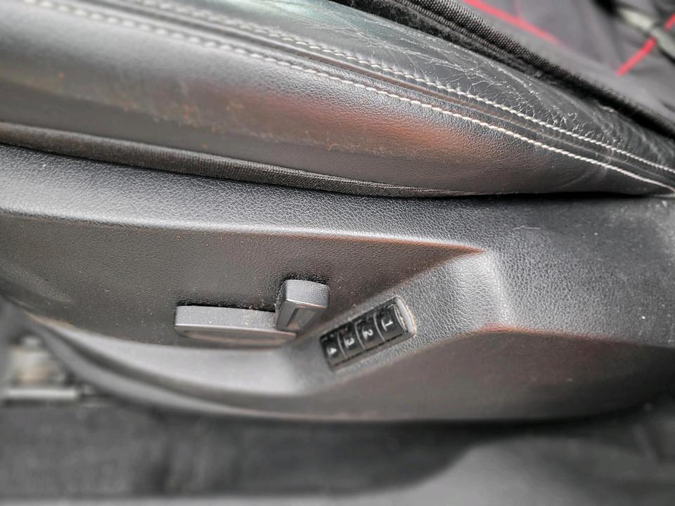 Ford S-Max 2010 — photo 8