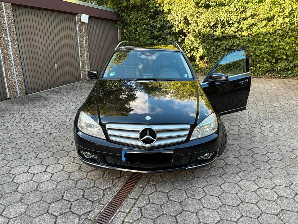 Mercedes Benz C 200 2009 — rear view