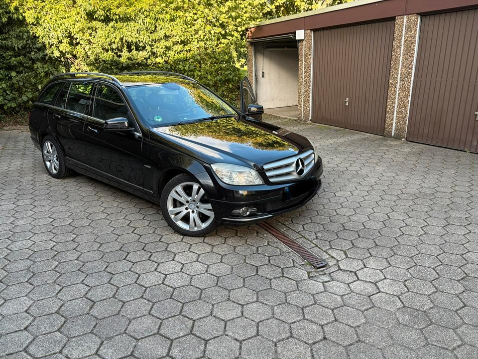 Mercedes Benz C 200 2009 — interior