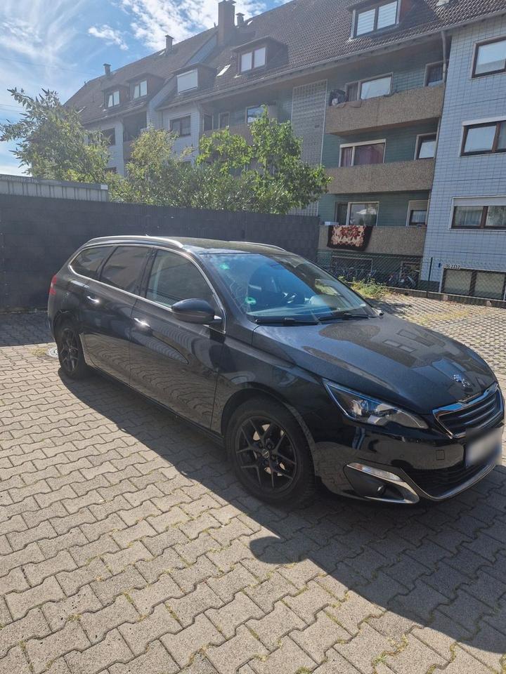 Peugeot 308 2015 — rear view