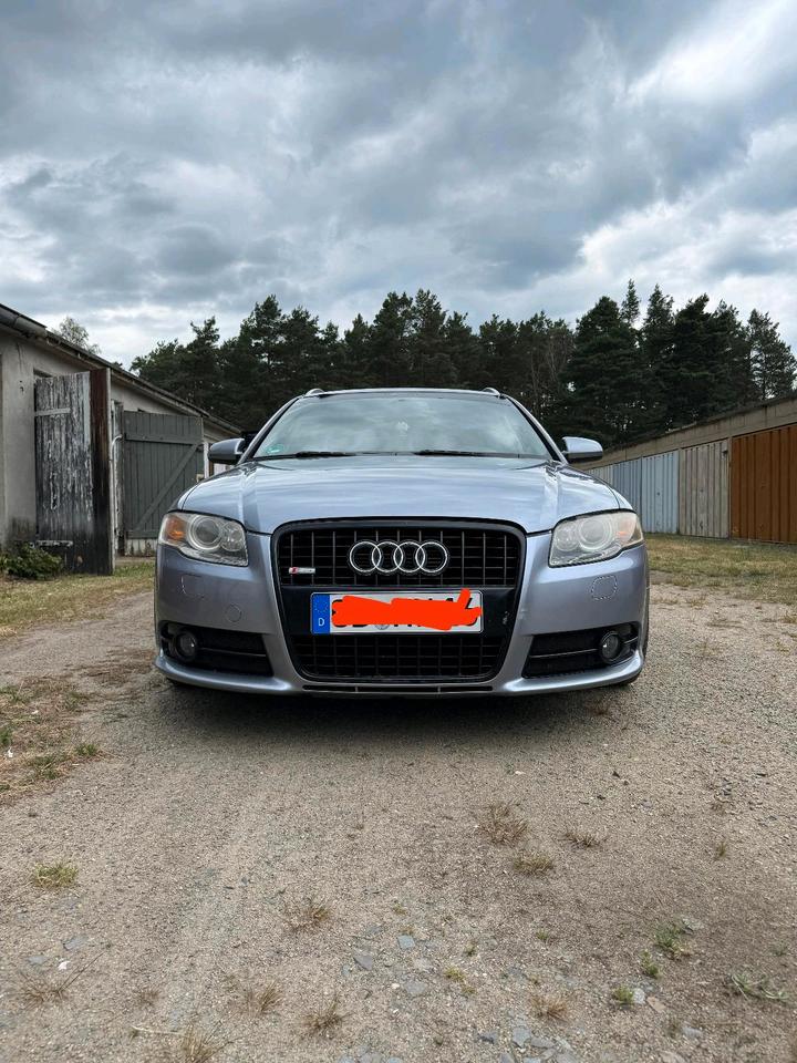 Audi A4 2005 — салон
