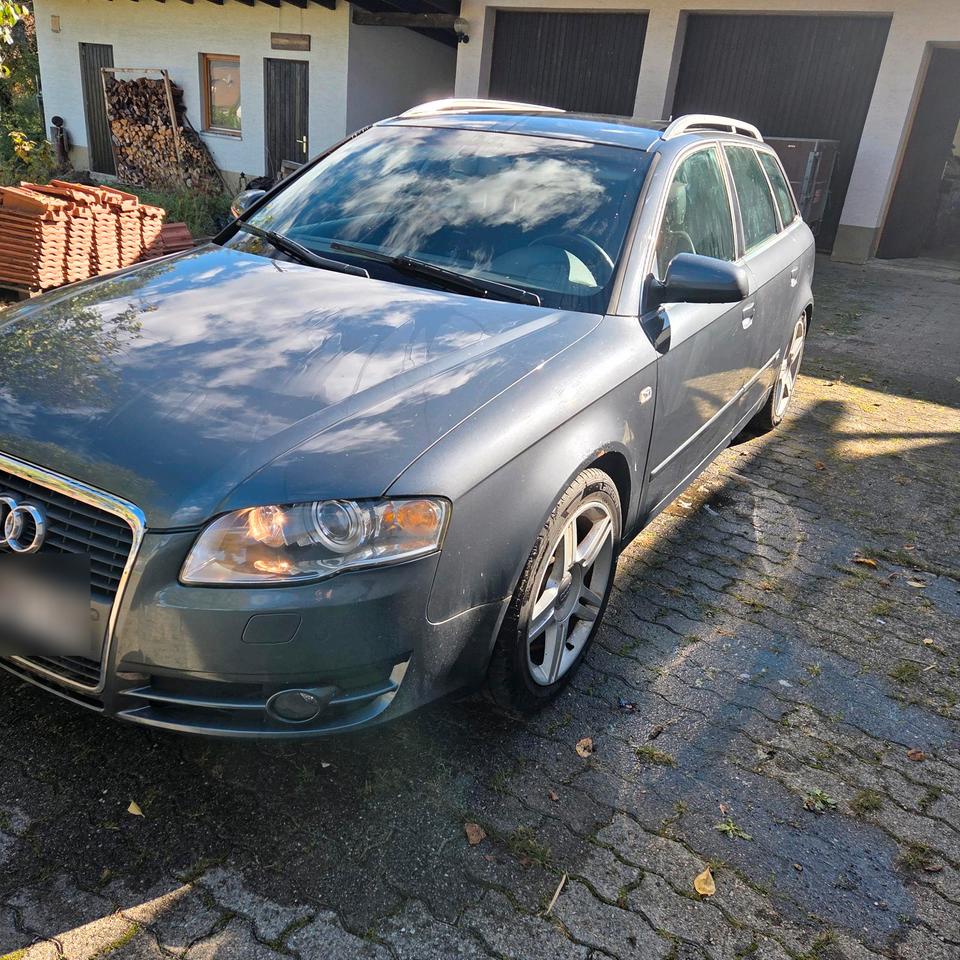 Audi A4 2004 — вигляд ззаду