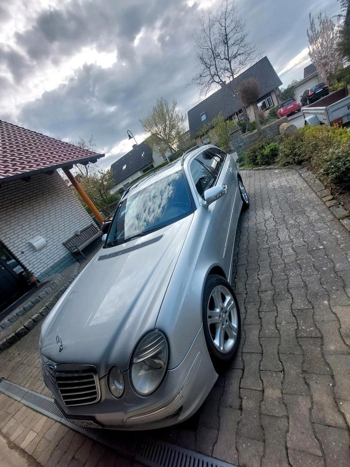 Mercedes Benz E 220 2006 — interior