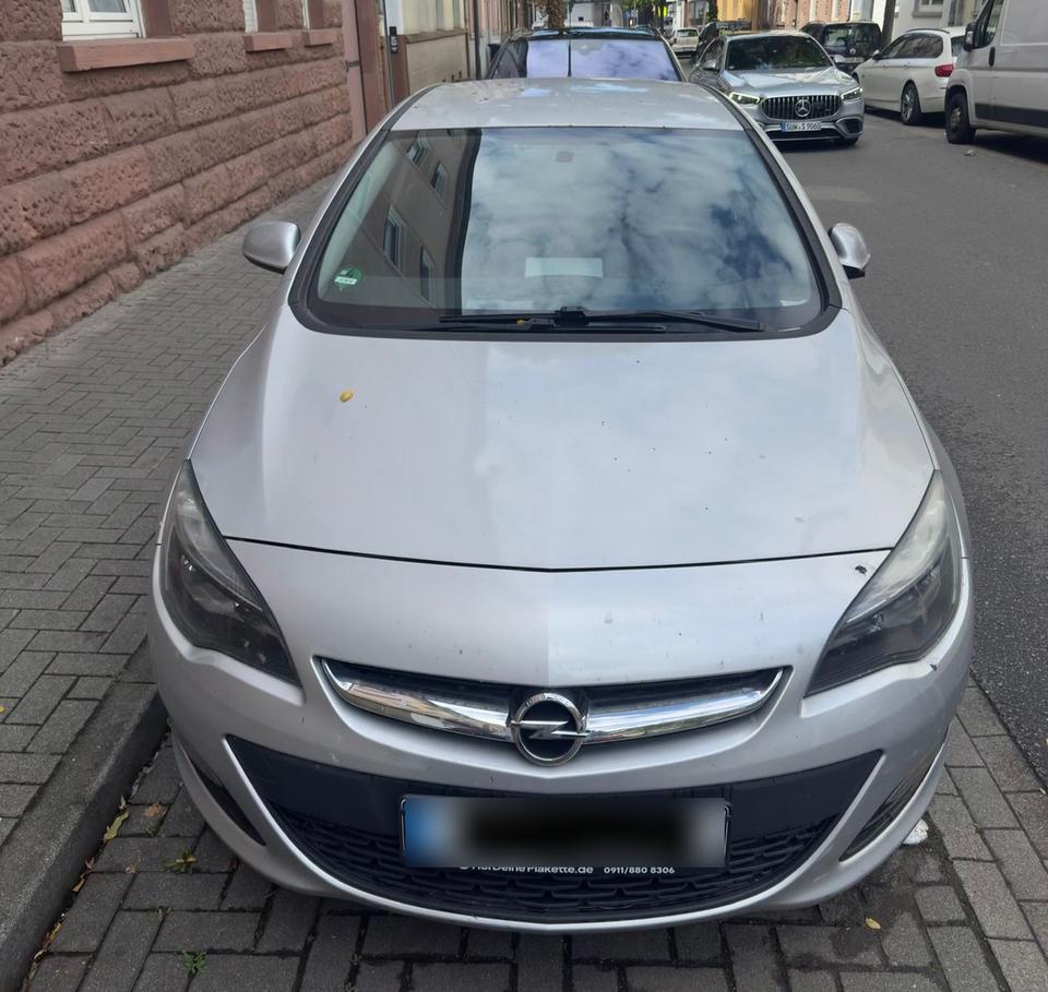Opel Astra 2013 — двигун