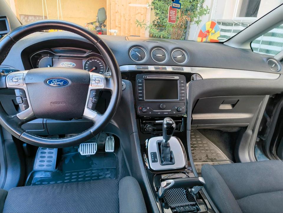 Ford S-Max 2012 — photo 10