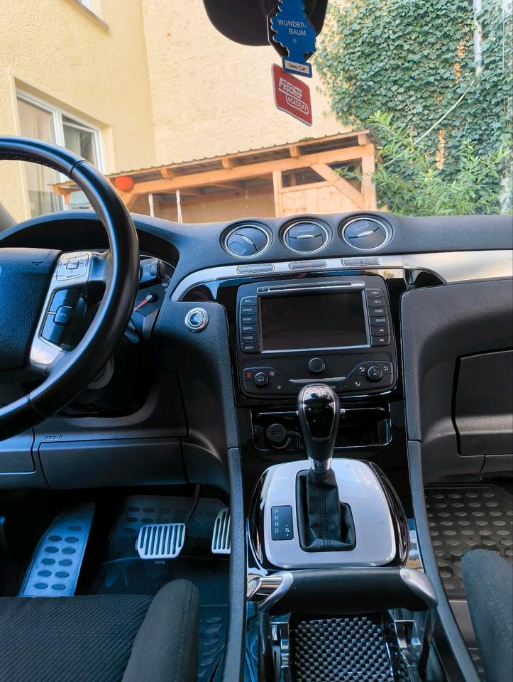 Ford S-Max 2012 — photo 11