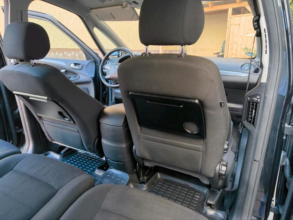 Ford S-Max 2012 — photo 12