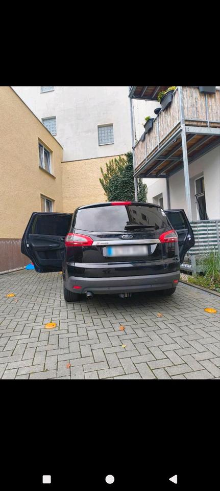 Ford S-Max 2012 — rear view
