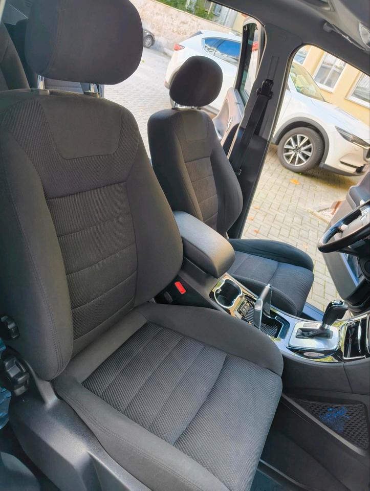 Ford S-Max 2012 — photo 9