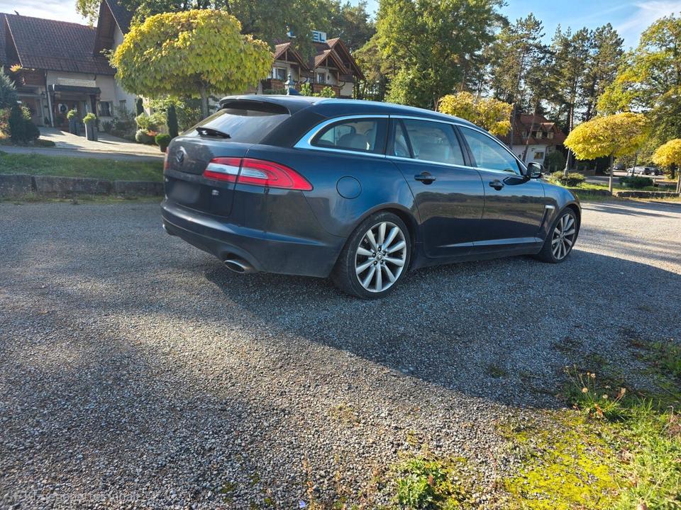 Jaguar XF 2013 — двигун