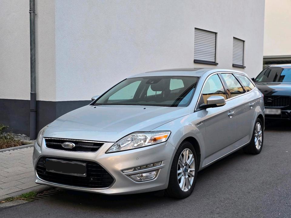 Ford Mondeo 2011 — вигляд ззаду