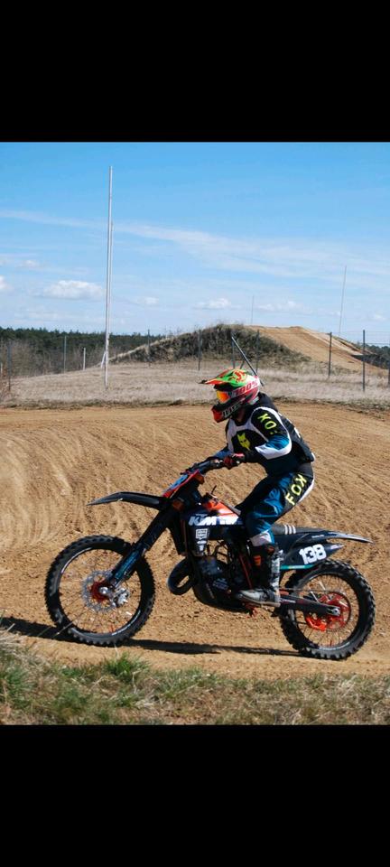 KTM Sx 125 >> 2 Takt // Motocross << 2011 — вигляд ззаду