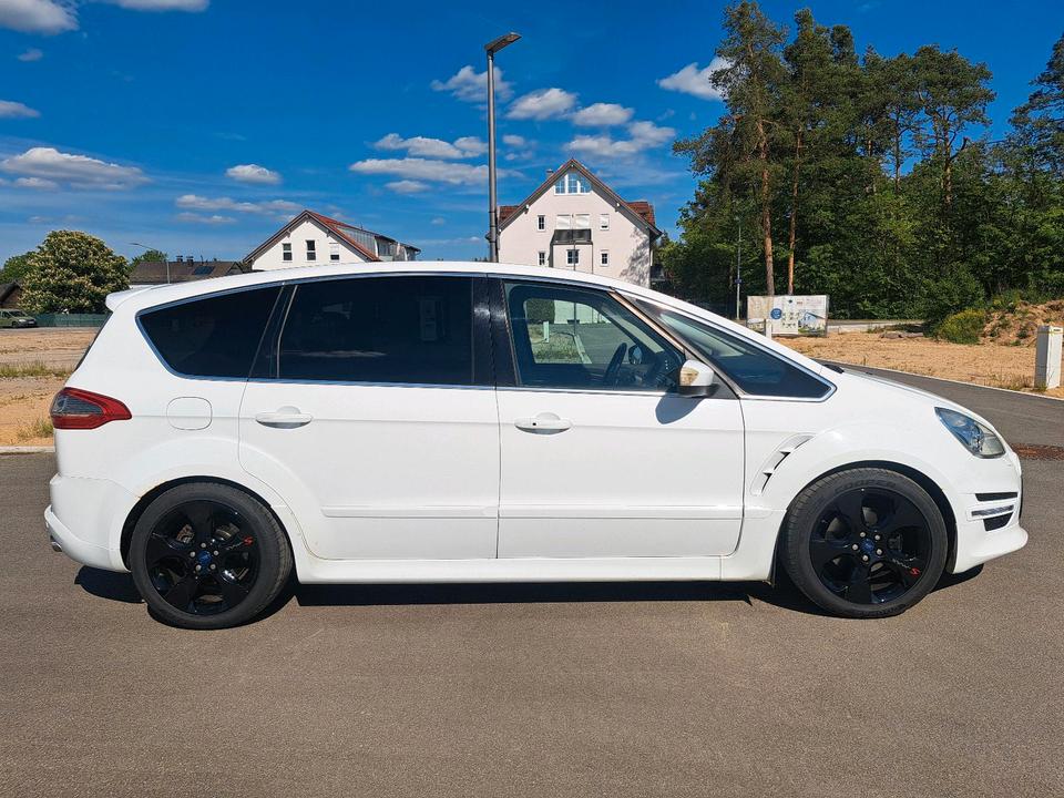 Ford S-Max 2012 — rear view