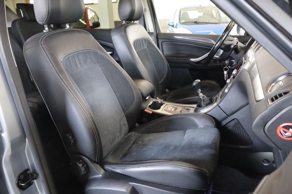 Ford S-Max 2009 — photo 21