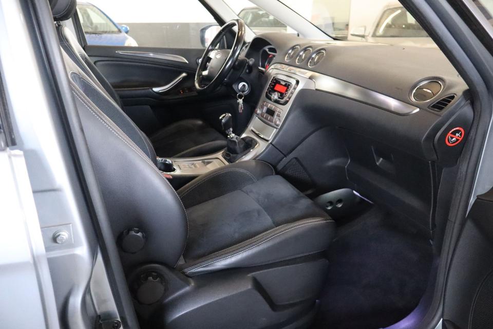 Ford S-Max 2009 — photo 22