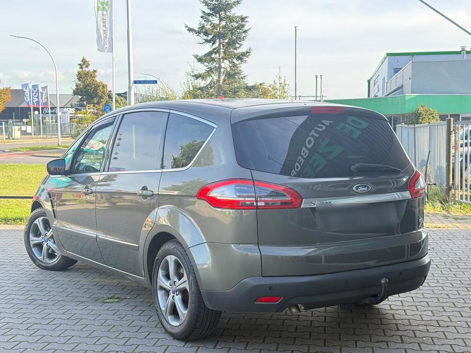 Ford S-Max 2010 — rear view