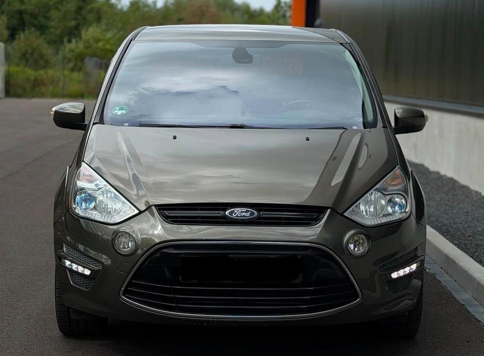 Ford S-Max 2010 — interior