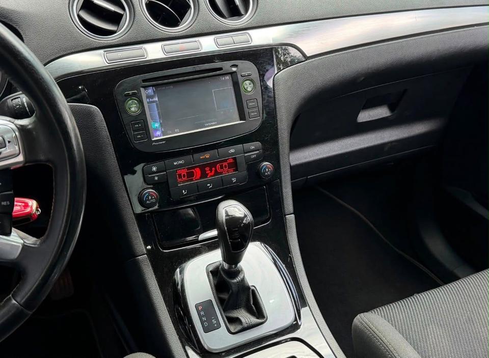 Ford S-Max 2010 — engine